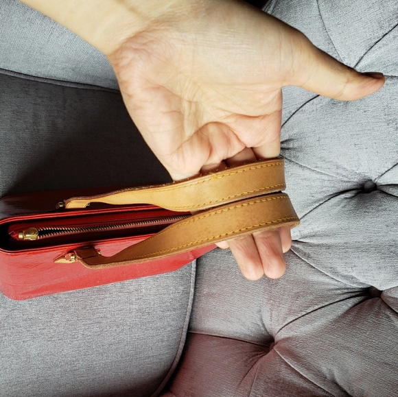 Louis Vuitton - Picture 3 of 7